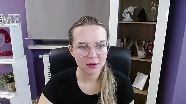 Snapshot of Zoey_Erotic chatting on 11.13.25 Zoey Erotic online show from 11.13.25