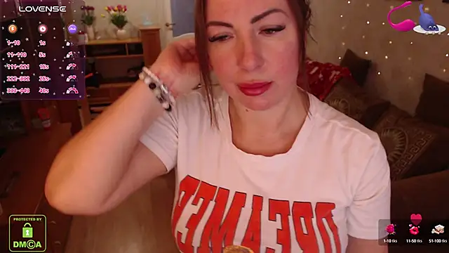 Snapshot of LauraClarck chatting on 01.23.25 LauraClarck online show from 01.23.25