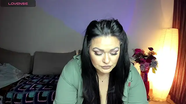 Snapshot of Laura_sinner chatting on 02.18.25 Laura sinner online show from 02.18.25