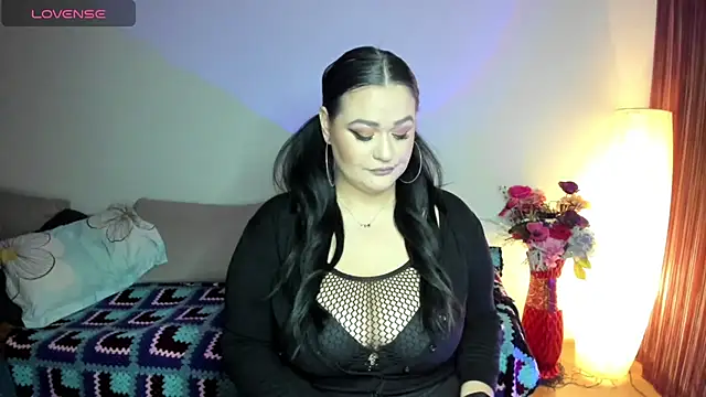 Snapshot of Laura_sinner chatting on 03.18.25 Laura sinner online show from 03.18.25