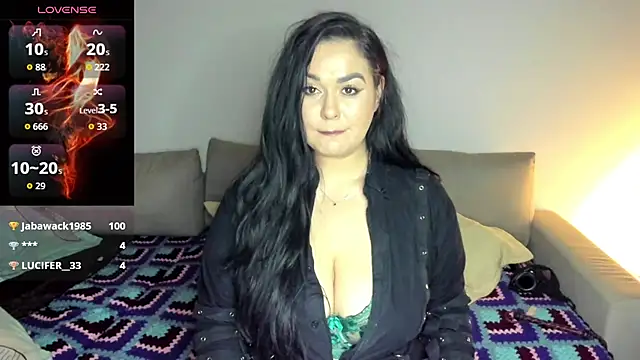 Snapshot of Laura_sinner chatting on 10.11.25 Laura sinner online show from 10.11.25