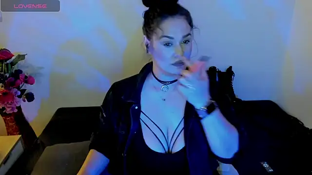 Snapshot of Laura_sinner chatting on 06.02.26 Laura sinner online show from 06.02.26