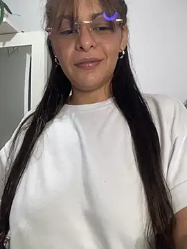 Snapshot of Kataliina chatting on 03.22.25 Kataliina online show from 03.22.25