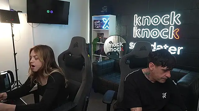 Snapshot of Elnonoykeila77 chatting on 10.26.25 Elnonoykeila77 online show from 10.26.25