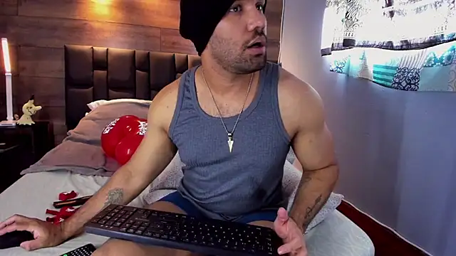 Snapshot of anthonylatynxd chatting on 02.14.25 anthonylatynxd online show from 02.14.25