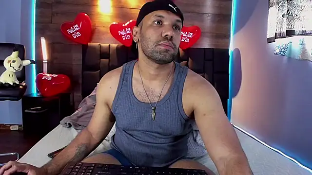 Snapshot of anthonylatynxd chatting on 02.14.25 anthonylatynxd online show from 02.14.25