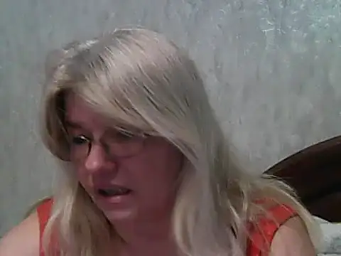 Snapshot of Diana_49 chatting on 02.19.25 Diana 49 online show from 02.19.25