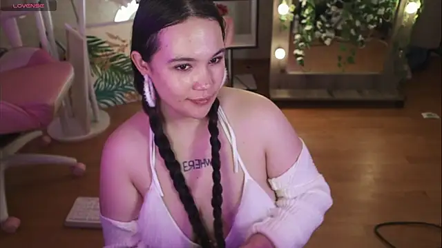 Snapshot of Chery_Lady22 chatting on 02.24.25 Chery Lady22 online show from 02.24.25
