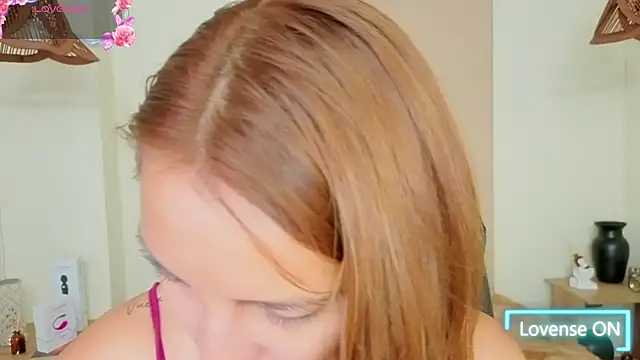 Snapshot of AnisiaFarina chatting on 10.21.25 AnisiaFarina online show from 10.21.25