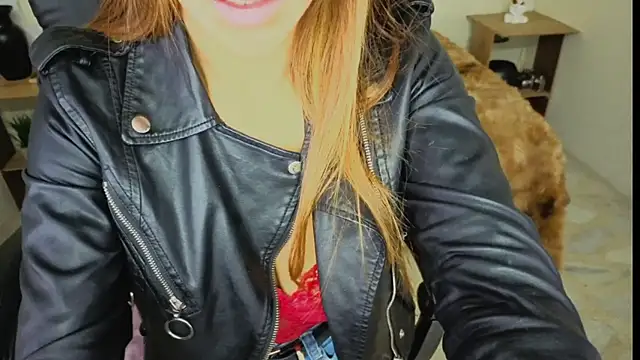 Snapshot of AnisiaFarina chatting on 11.21.25 AnisiaFarina online show from 11.21.25