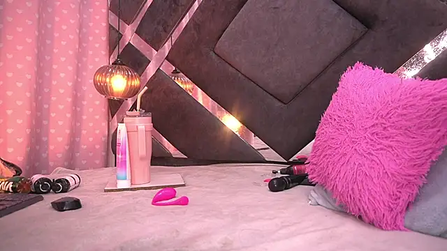 Snapshot of violeta_aroca chatting on 02.28.25 violeta aroca online show from 02.28.25