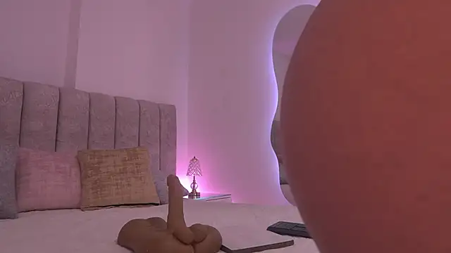 Snapshot of violeta_aroca chatting on 11.29.25 violeta aroca online show from 11.29.25