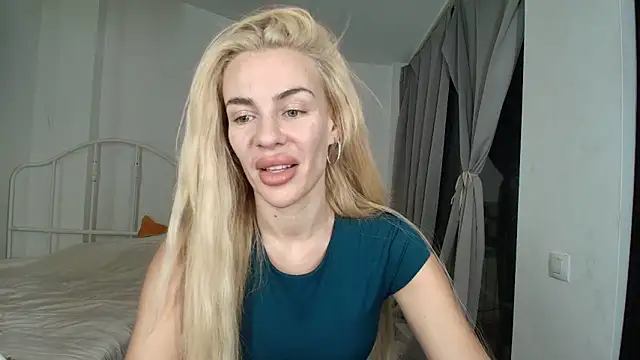 Snapshot of Roshana16 chatting on 09.26.25 Roshana16 online show from 09.26.25