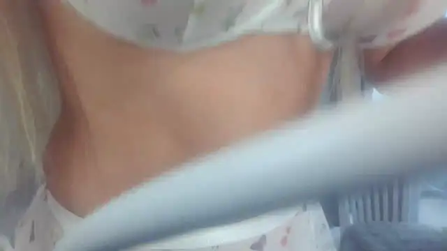 Snapshot of Roshana16 chatting on 09.28.25 Roshana16 online show from 09.28.25