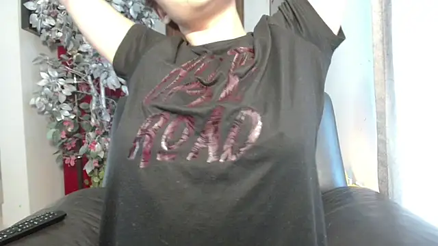 Snapshot of 3littleschoolteens chatting on 09.08.25 3littleschoolteens online show from 09.08.25