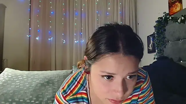 Snapshot of 3littleschoolteens chatting on 11.13.25 3littleschoolteens online show from 11.13.25