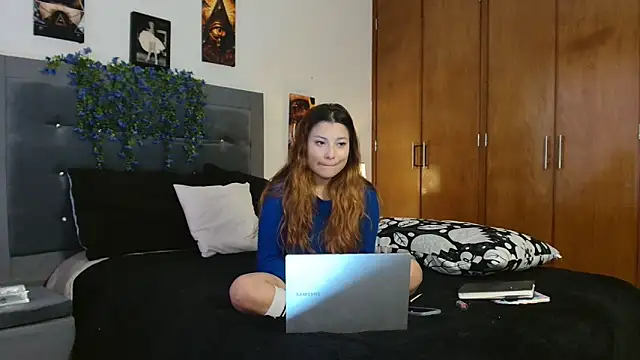 Snapshot of 3littleschoolteens chatting on 11.21.25 3littleschoolteens online show from 11.21.25