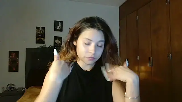 Snapshot of 3littleschoolteens chatting on 11.24.25 3littleschoolteens online show from 11.24.25