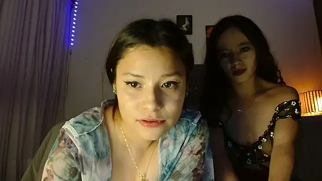 Snapshot of 3littleschoolteens chatting on 11.30.25 3littleschoolteens online show from 11.30.25