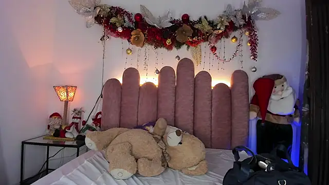 ISABELLASSMITH online show from 01.04.25