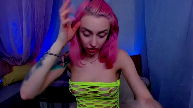 Snapshot of LickLizzy chatting on 01.31.25 LickLizzy online show from 01.31.25