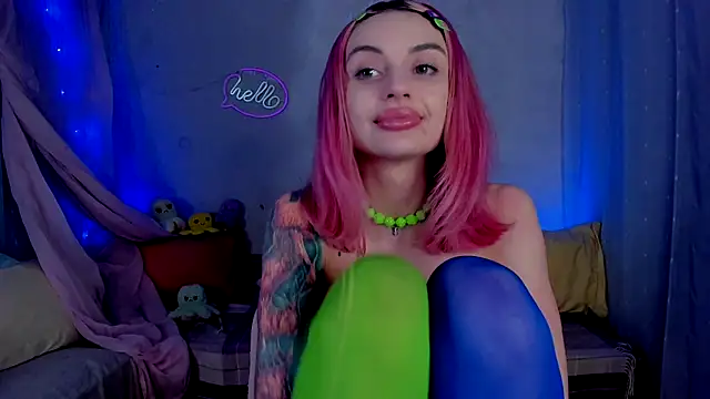 Snapshot of LickLizzy chatting on 03.16.25 LickLizzy online show from 03.16.25