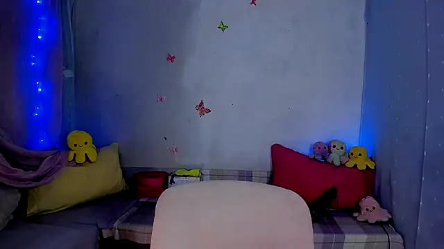 Snapshot of LickLizzy chatting on 09.18.25 LickLizzy online show from 09.18.25