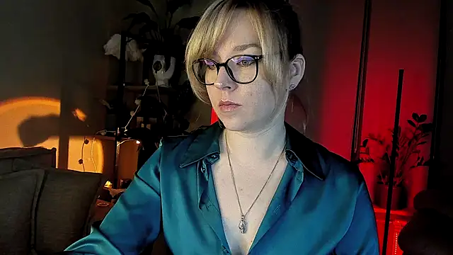 Snapshot of 5_in_one chatting on 12.11.24 5 in one online show from 12.11.24