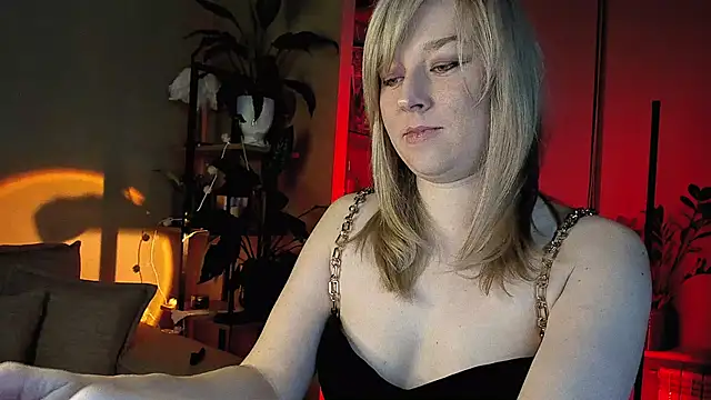 Snapshot of 5_in_one chatting on 12.17.24 5 in one online show from 12.17.24