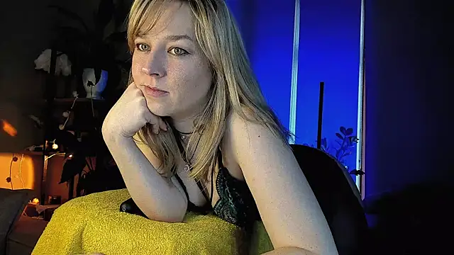 Snapshot of 5_in_one chatting on 12.18.24 5 in one online show from 12.18.24