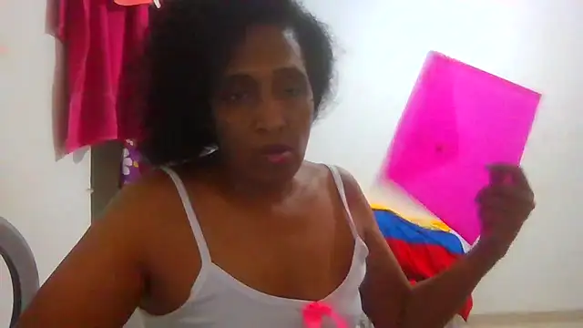 Snapshot of Aishamara chatting on 10.03.25 Aishamara online show from 10.03.25