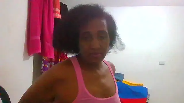 Snapshot of Aishamara chatting on 10.04.25 Aishamara online show from 10.04.25