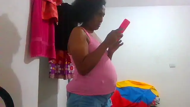 Snapshot of Aishamara chatting on 10.05.25 Aishamara online show from 10.05.25