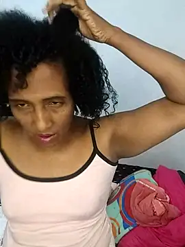 Snapshot of Aishamara chatting on 11.30.25 Aishamara online show from 11.30.25