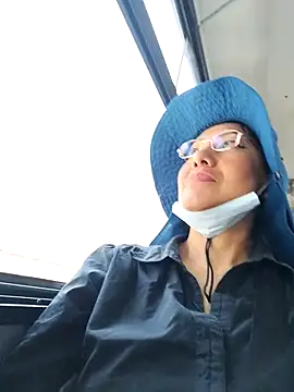 Snapshot of LaInsaciableIntensa chatting on 09.18.25 LaInsaciableIntensa online show from 09.18.25