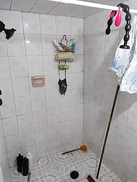 Snapshot of LaInsaciableIntensa chatting on 09.22.25 LaInsaciableIntensa online show from 09.22.25