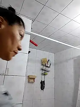 Snapshot of LaInsaciableIntensa chatting on 10.27.25 LaInsaciableIntensa online show from 10.27.25