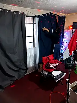 Snapshot of LaInsaciableIntensa chatting on 11.09.25 LaInsaciableIntensa online show from 11.09.25