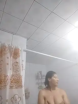 Snapshot of LaInsaciableIntensa chatting on 12.17.25 LaInsaciableIntensa online show from 12.17.25