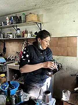 Snapshot of LaInsaciableIntensa chatting on 12.21.25 LaInsaciableIntensa online show from 12.21.25