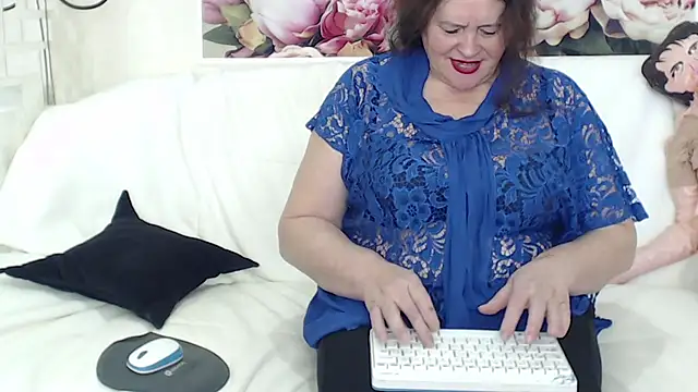 Snapshot of FlaviaSquirts chatting on 02.15.25 FlaviaSquirts online show from 02.15.25
