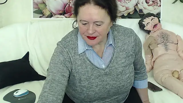 Snapshot of FlaviaSquirts chatting on 02.17.25 FlaviaSquirts online show from 02.17.25