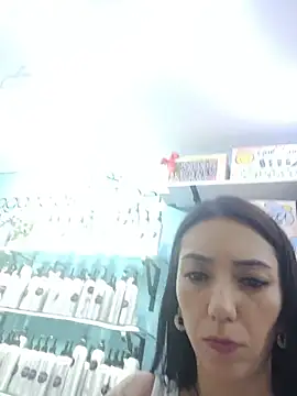 Snapshot of LunaZambrano chatting on 06.25.26 LunaZambrano online show from 06.25.26