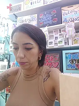Snapshot of LunaZambrano chatting on 06.27.26 LunaZambrano online show from 06.27.26