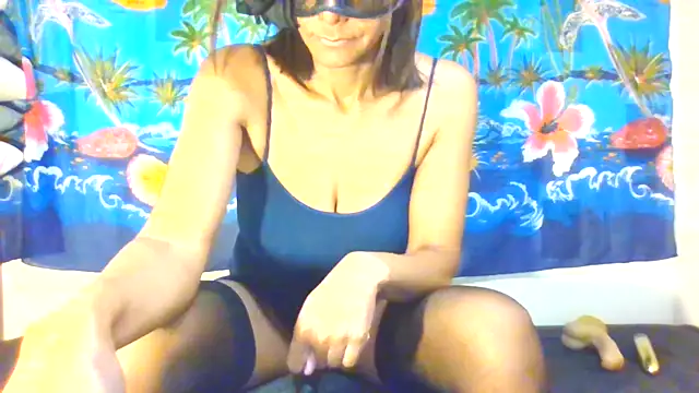Snapshot of laetitiafun chatting on 03.10.25 laetitiafun online show from 03.10.25