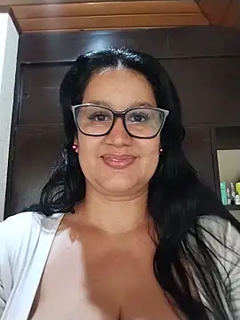 Snapshot of keilymadam chatting on 06.17.26 keilymadam online show from 06.17.26