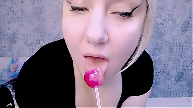 Snapshot of Djullia chatting on 02.06.25 Djullia online show from 02.06.25