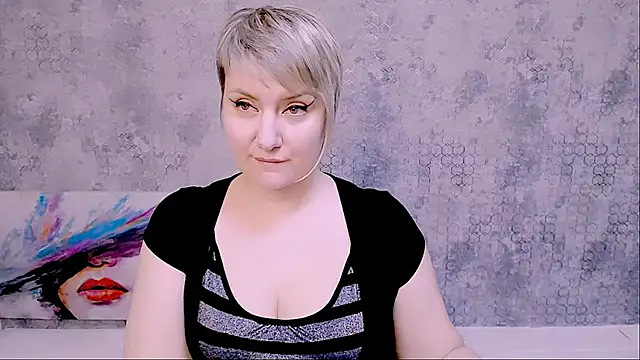 Snapshot of Djullia chatting on 02.07.25 Djullia online show from 02.07.25