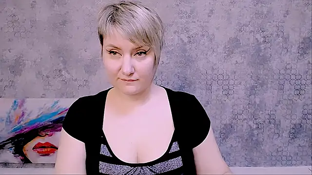 Snapshot of Djullia chatting on 02.13.25 Djullia online show from 02.13.25