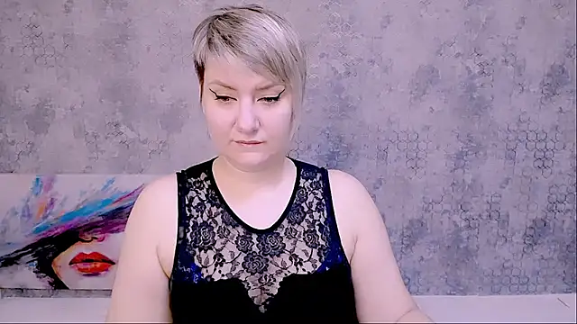 Snapshot of Djullia chatting on 02.14.25 Djullia online show from 02.14.25